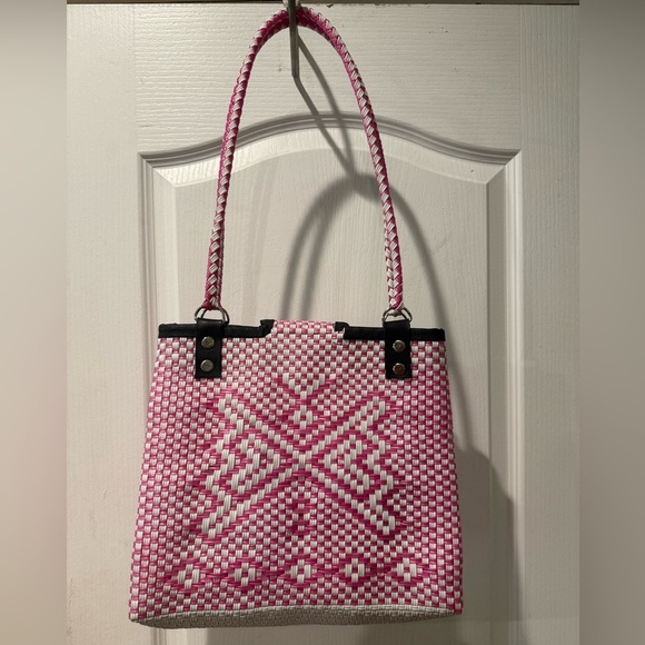 Artesanal Pink and White Woven Tote Bag - Picture 9 of 11